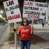 Tripulantes de cabina de Lan amenazan con huelga tras una década sin ajuste salarial